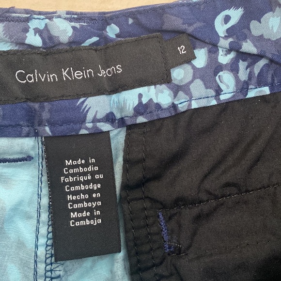 Calvin Klein Jeans Shorts size 12 - Picture 3 of 5